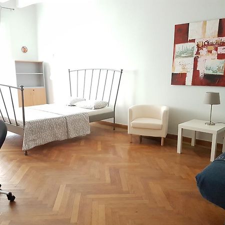 Errathens Pine Red And Taupe - Athens Center Appartement Buitenkant foto