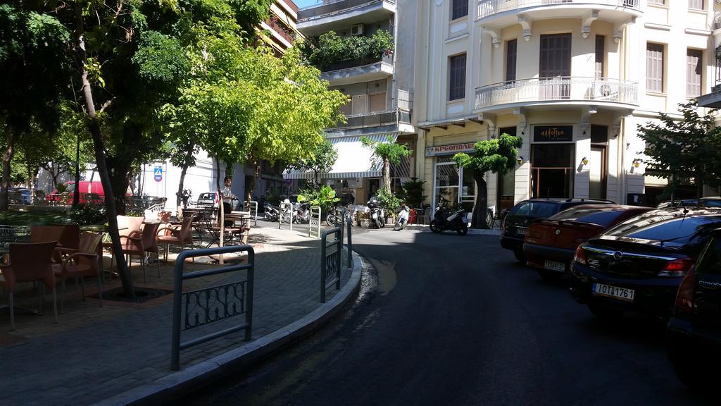 Errathens Pine Red And Taupe - Athens Center Appartement Buitenkant foto