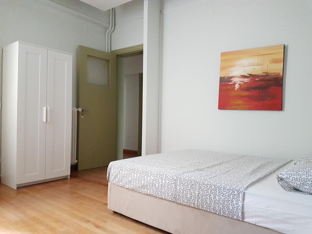 Errathens Pine Red And Taupe - Athens Center Appartement Buitenkant foto