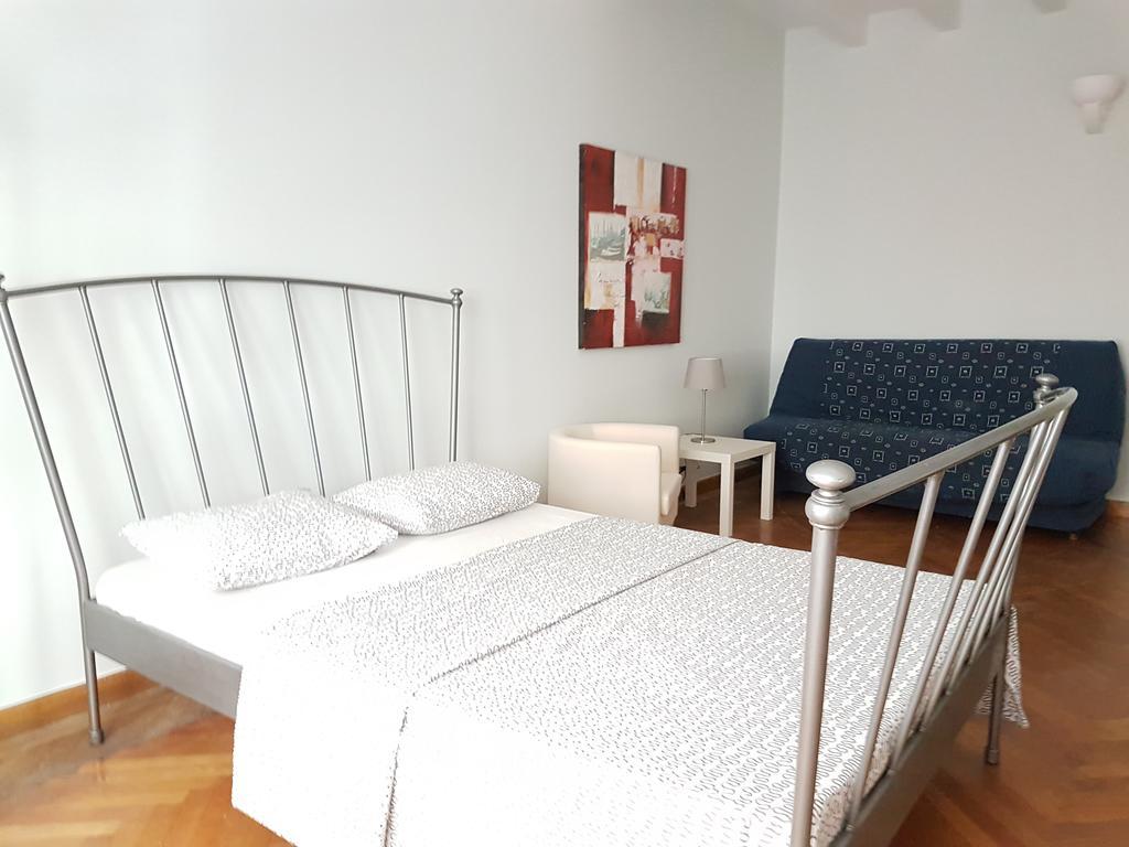 Errathens Pine Red And Taupe - Athens Center Appartement Buitenkant foto