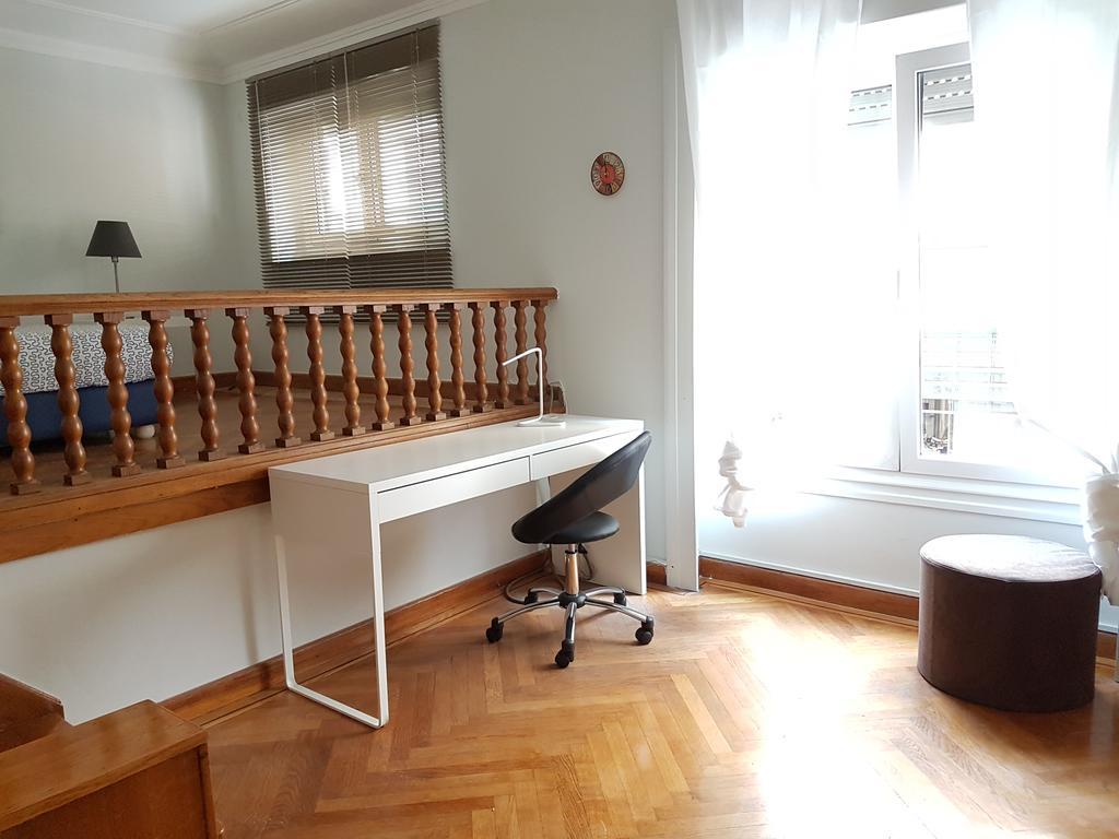 Errathens Pine Red And Taupe - Athens Center Appartement Buitenkant foto