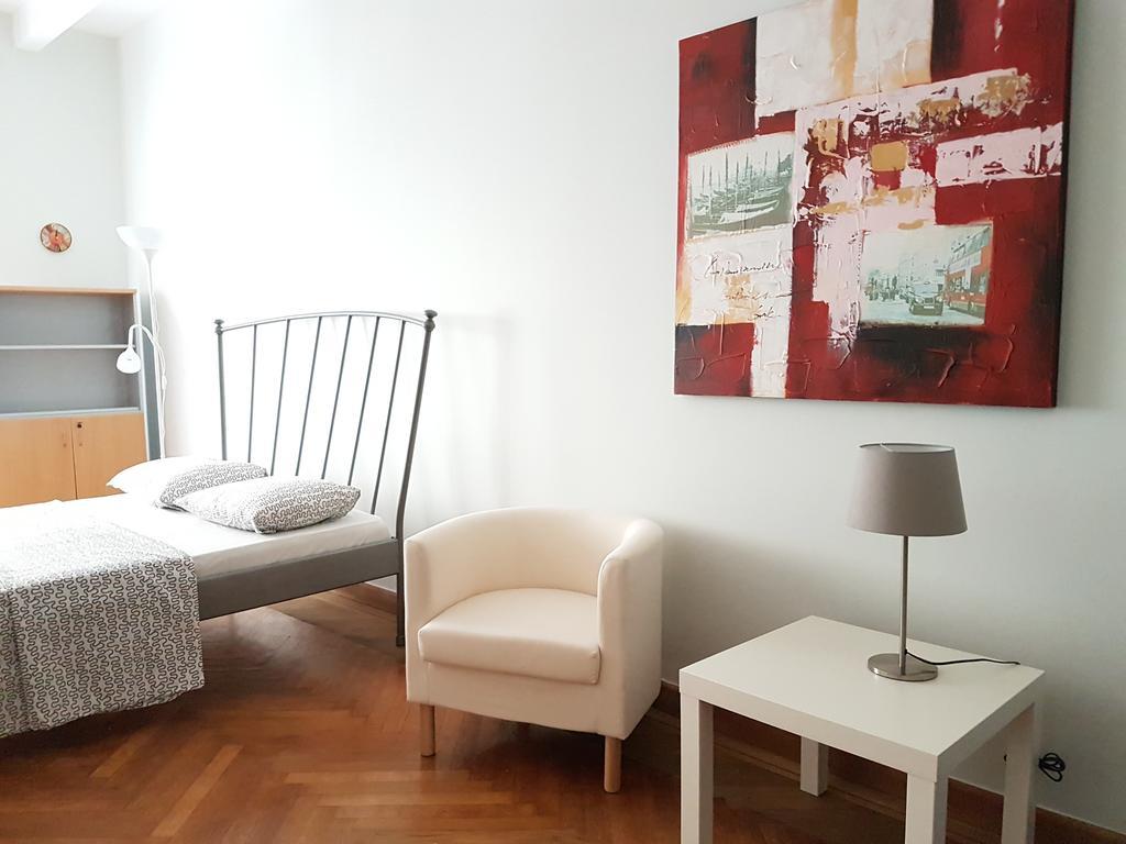 Errathens Pine Red And Taupe - Athens Center Appartement Buitenkant foto