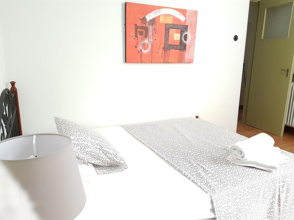 Errathens Pine Red And Taupe - Athens Center Appartement Buitenkant foto