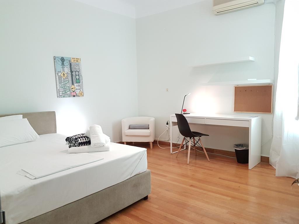 Errathens Pine Red And Taupe - Athens Center Appartement Buitenkant foto