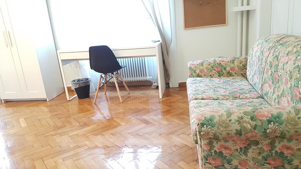 Errathens Pine Red And Taupe - Athens Center Appartement Buitenkant foto