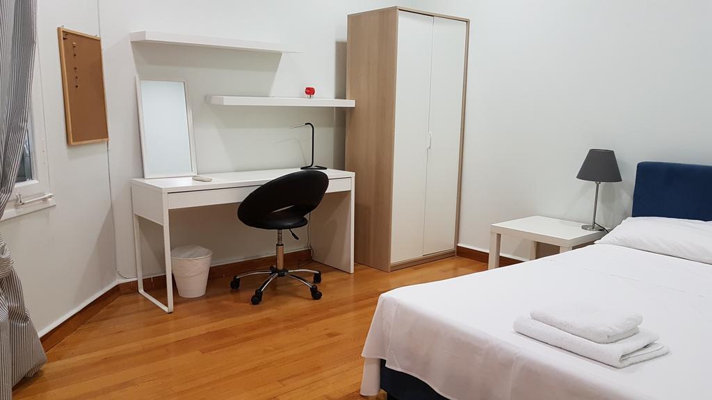 Errathens Pine Red And Taupe - Athens Center Appartement Buitenkant foto
