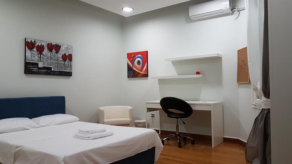 Errathens Pine Red And Taupe - Athens Center Appartement Buitenkant foto