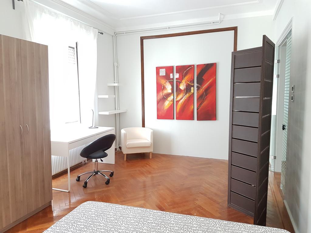 Errathens Pine Red And Taupe - Athens Center Appartement Buitenkant foto