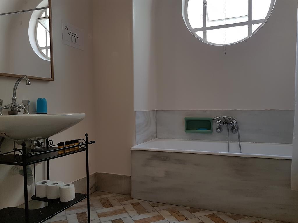 Errathens Pine Red And Taupe - Athens Center Appartement Buitenkant foto